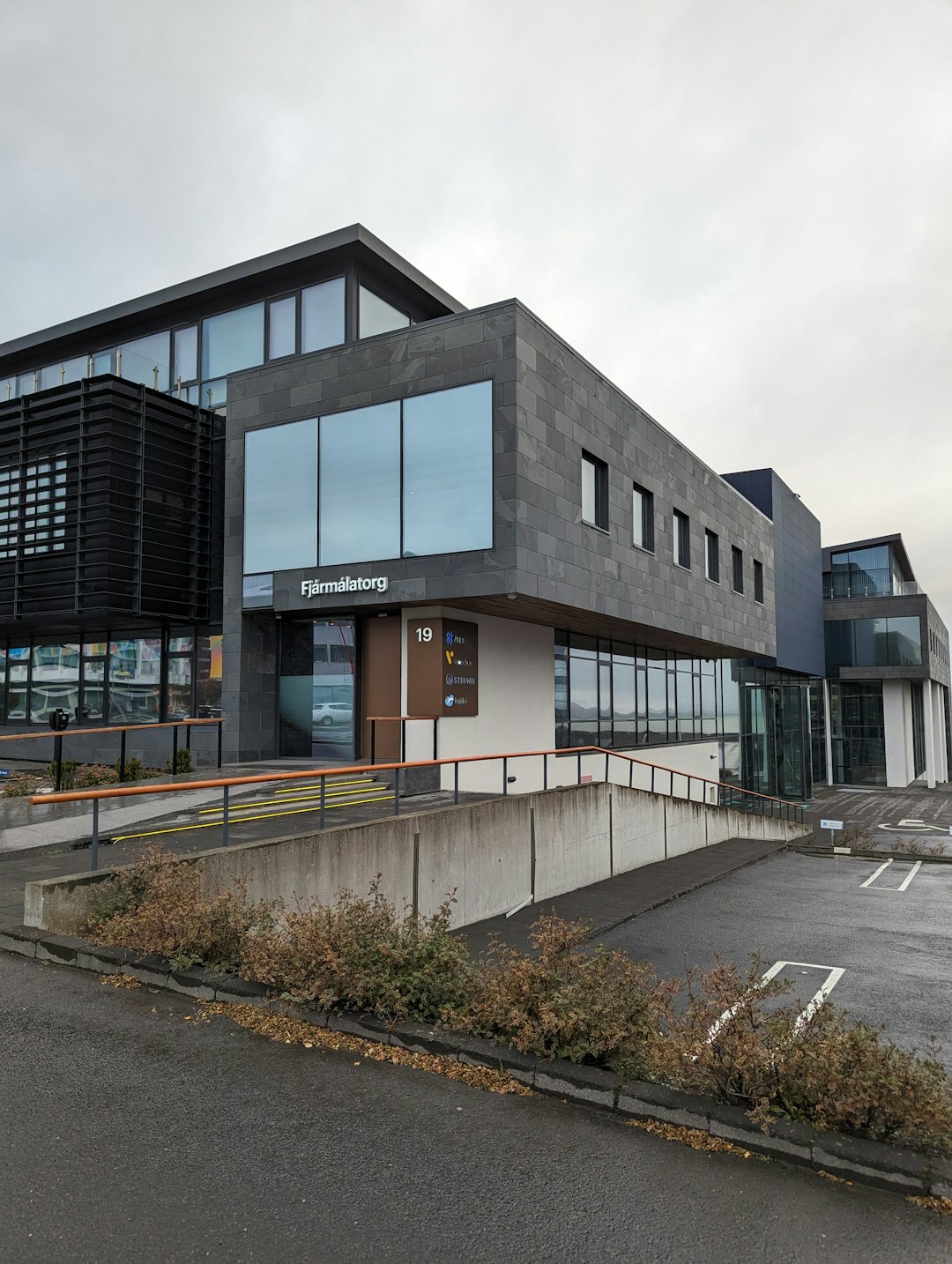 Risk Cascade Patterns